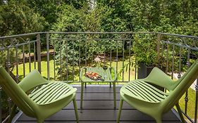 Logis Hotel Restaurant Les 2 Rives - A75, En Bordure De Riviere